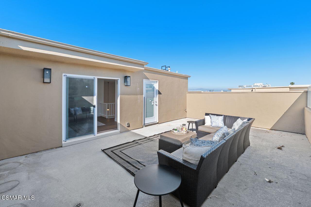 4949 Genesta Avenue, 412