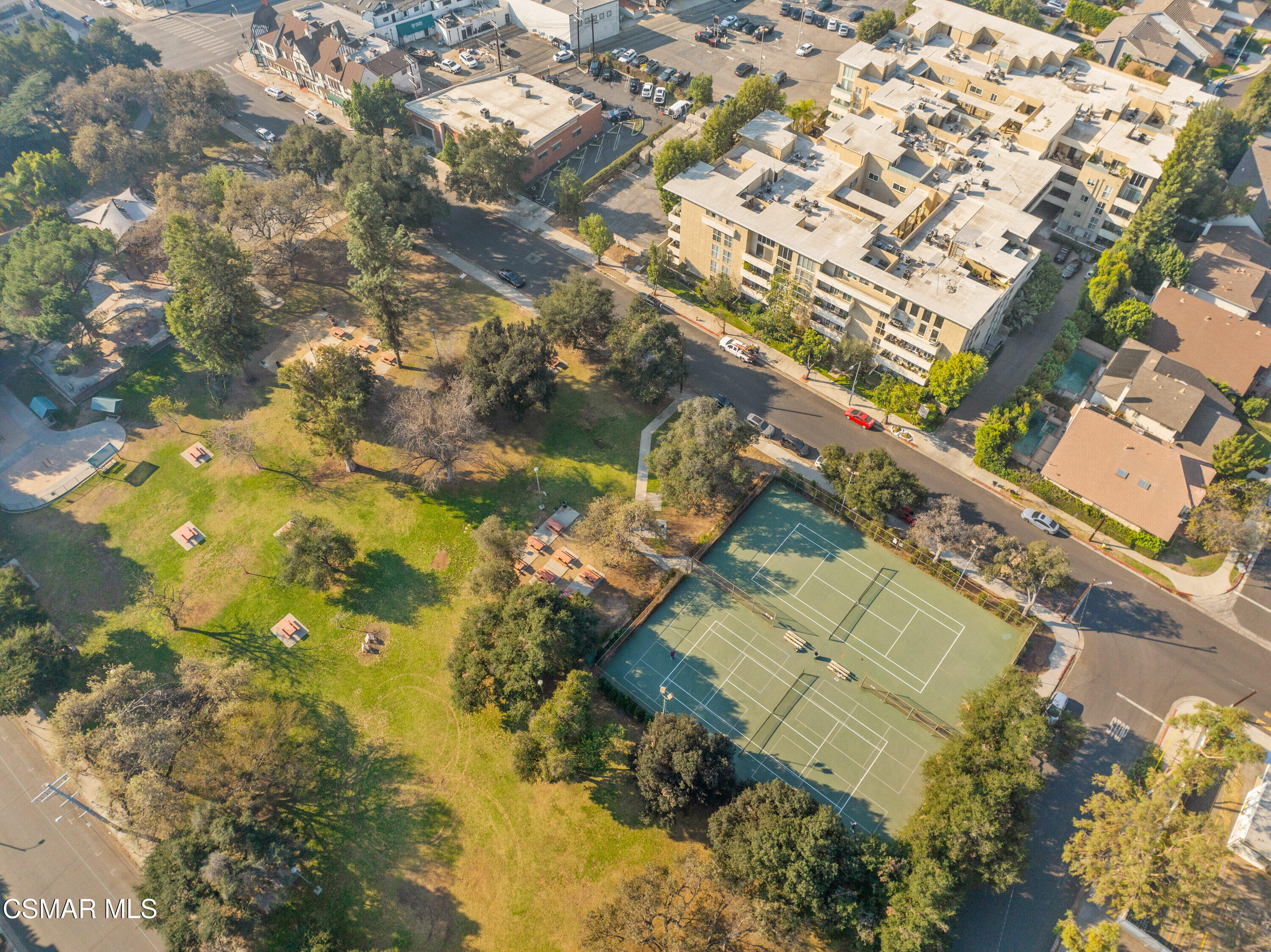 4949 Genesta Avenue, 412