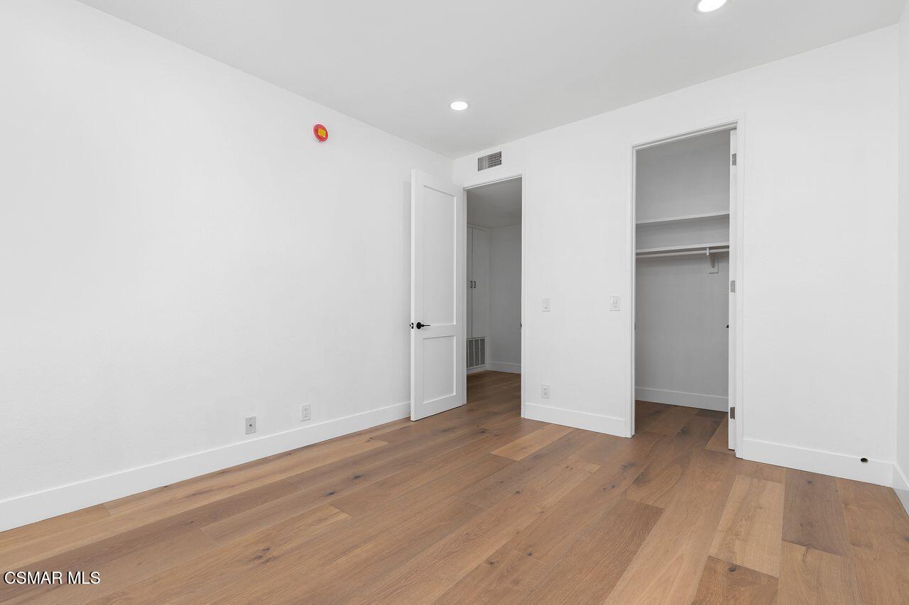 4949 Genesta Avenue, 412