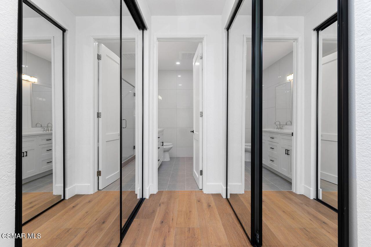 4949 Genesta Avenue, 412