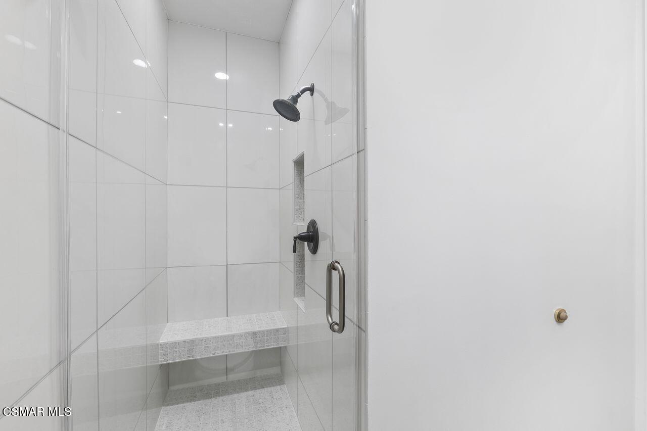 4949 Genesta Avenue, 412