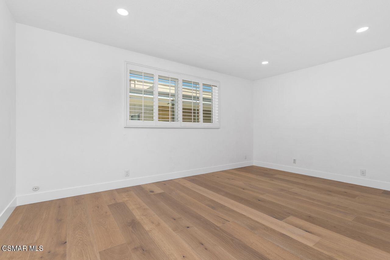 4949 Genesta Avenue, 412