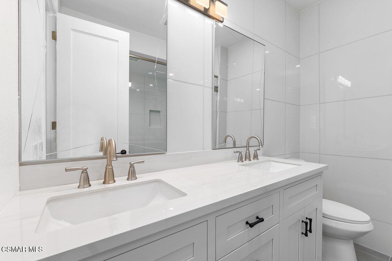 4949 Genesta Avenue, 412