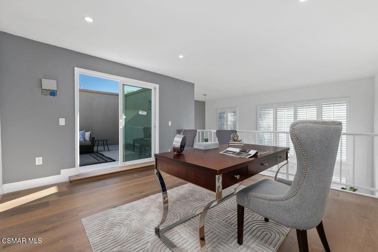 4949 Genesta Avenue, 412