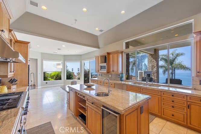 3229 Rambla Pacifico