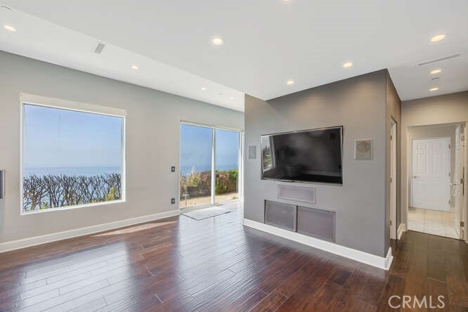 3229 Rambla Pacifico