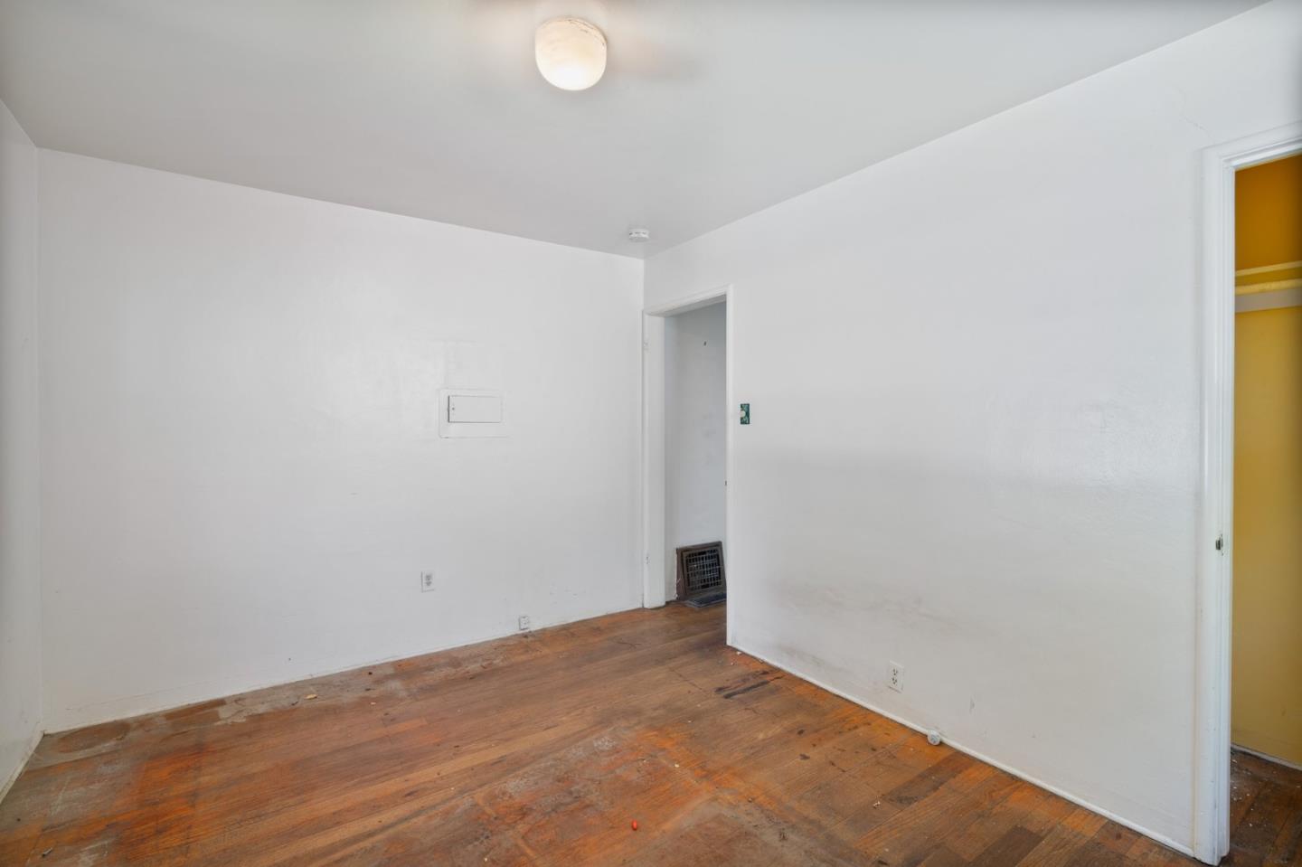 879 Dwight AVE