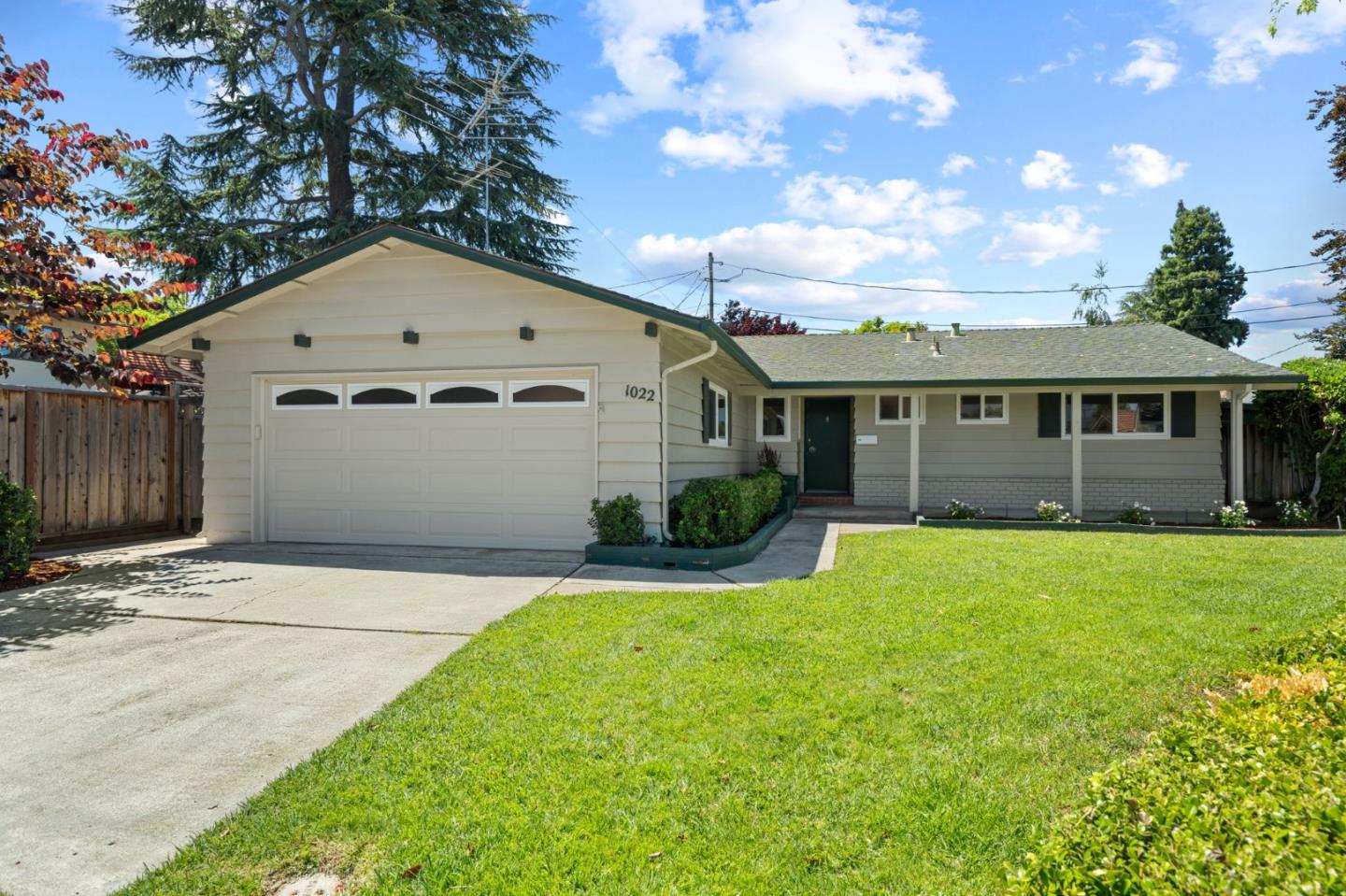 1022 Hiawatha CT