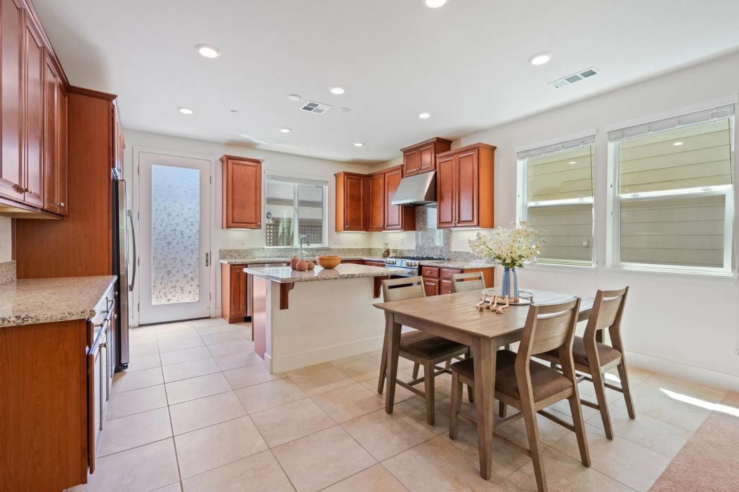 2762 Alliston Loop