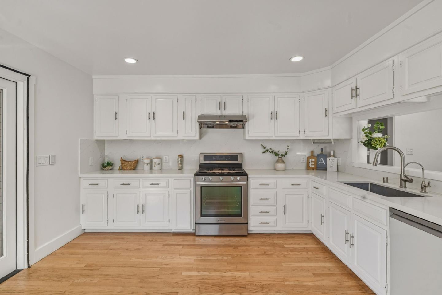 1525 Mckendrie Street