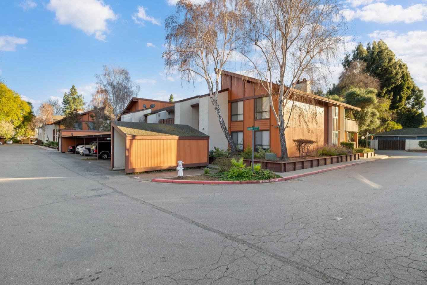 38616 COUNTRY Common