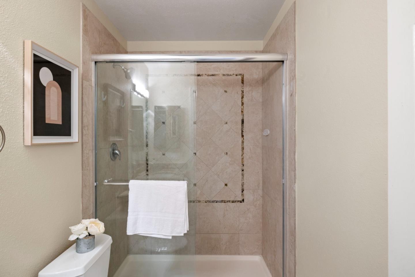 38616 COUNTRY Common