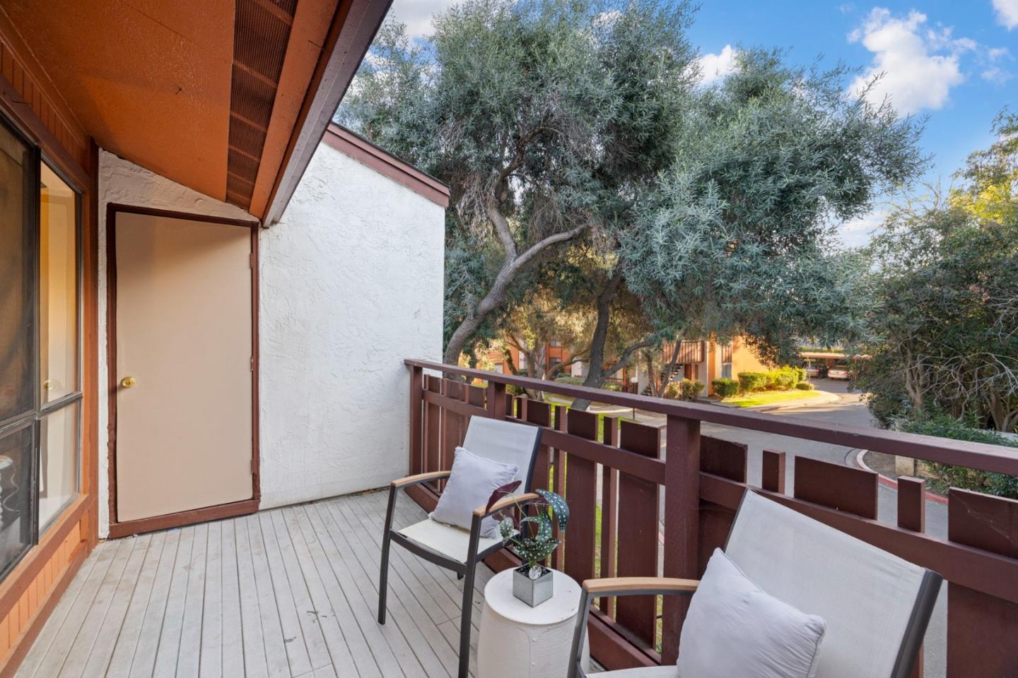 38616 COUNTRY Common