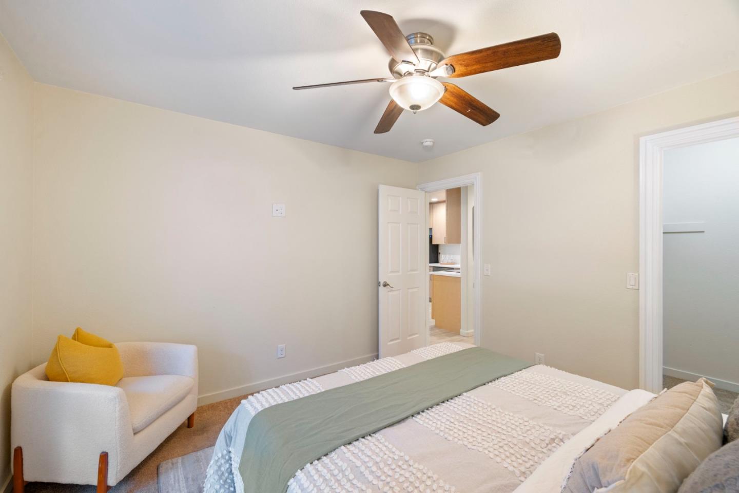 38616 COUNTRY Common