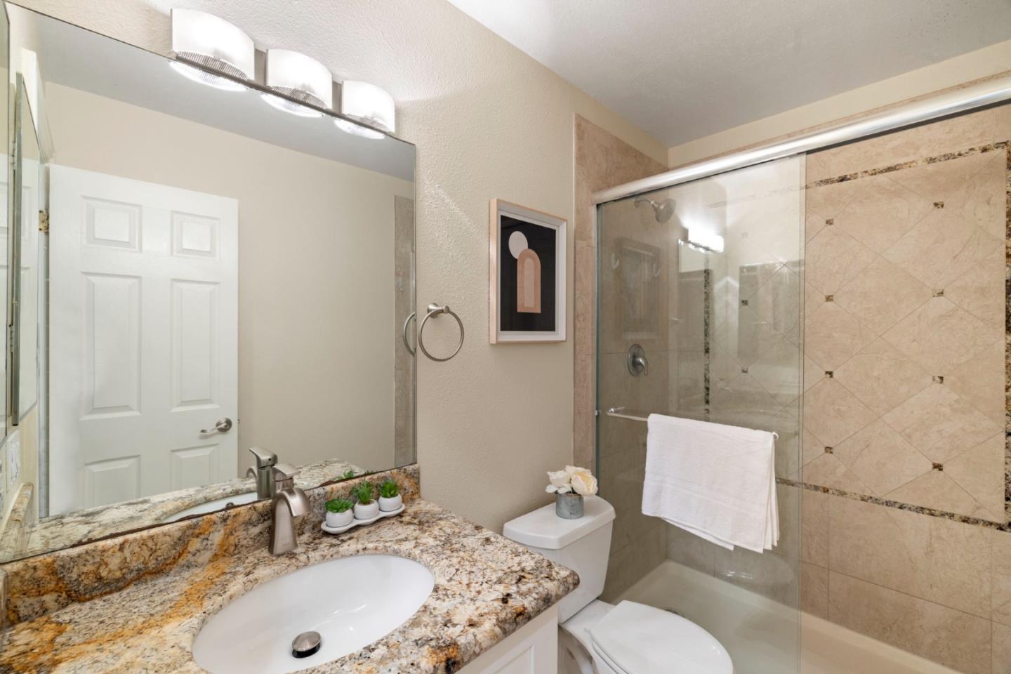 38616 COUNTRY Common