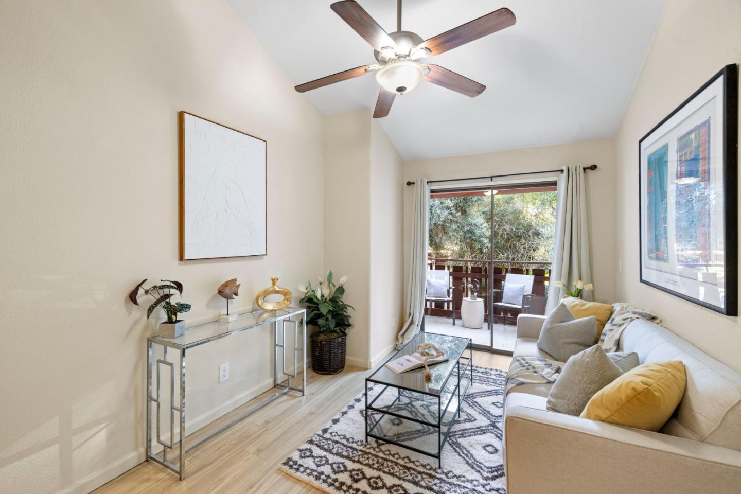 38616 COUNTRY Common