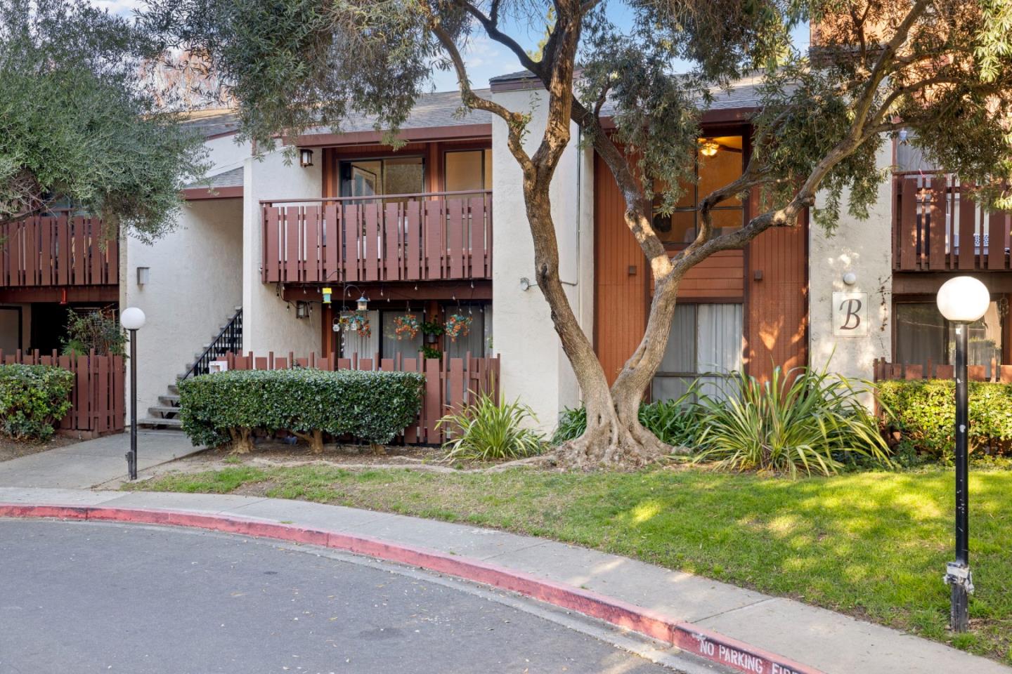 38616 COUNTRY Common