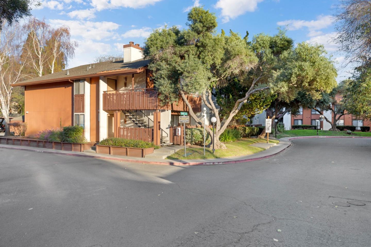 38616 COUNTRY Common