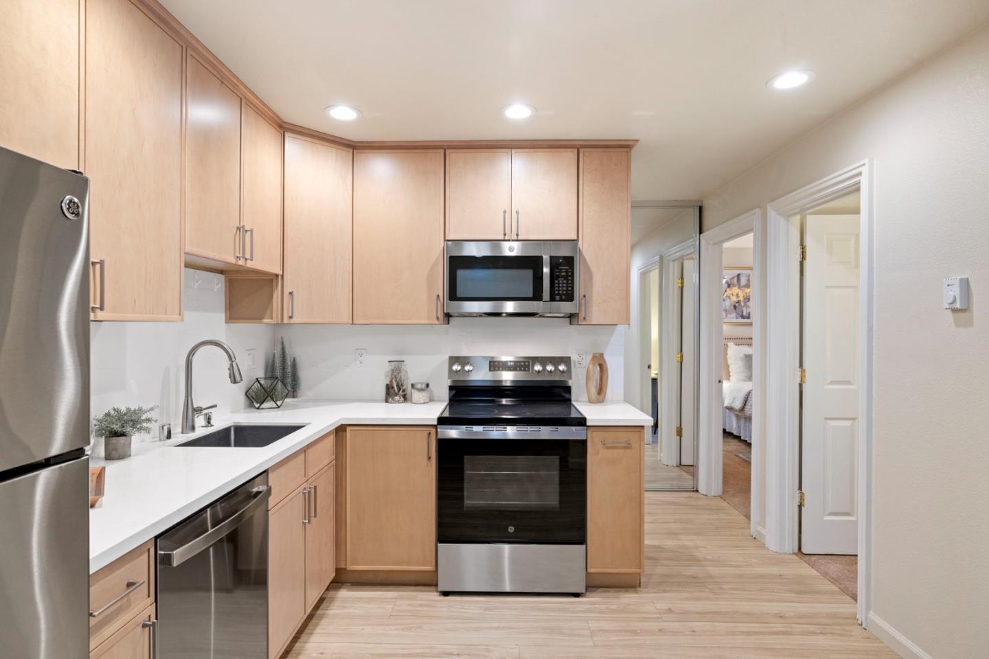 38616 COUNTRY Common