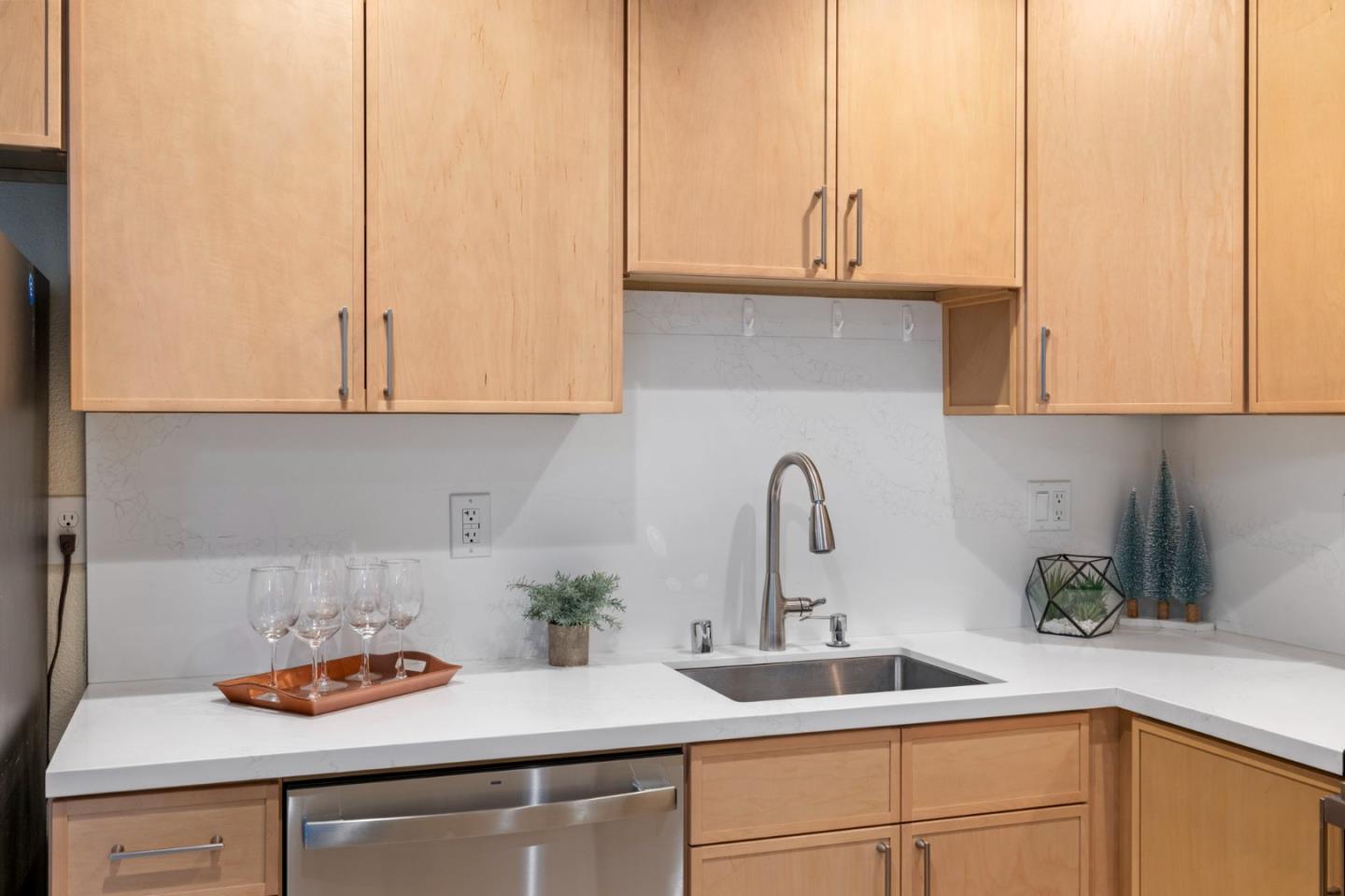 38616 COUNTRY Common