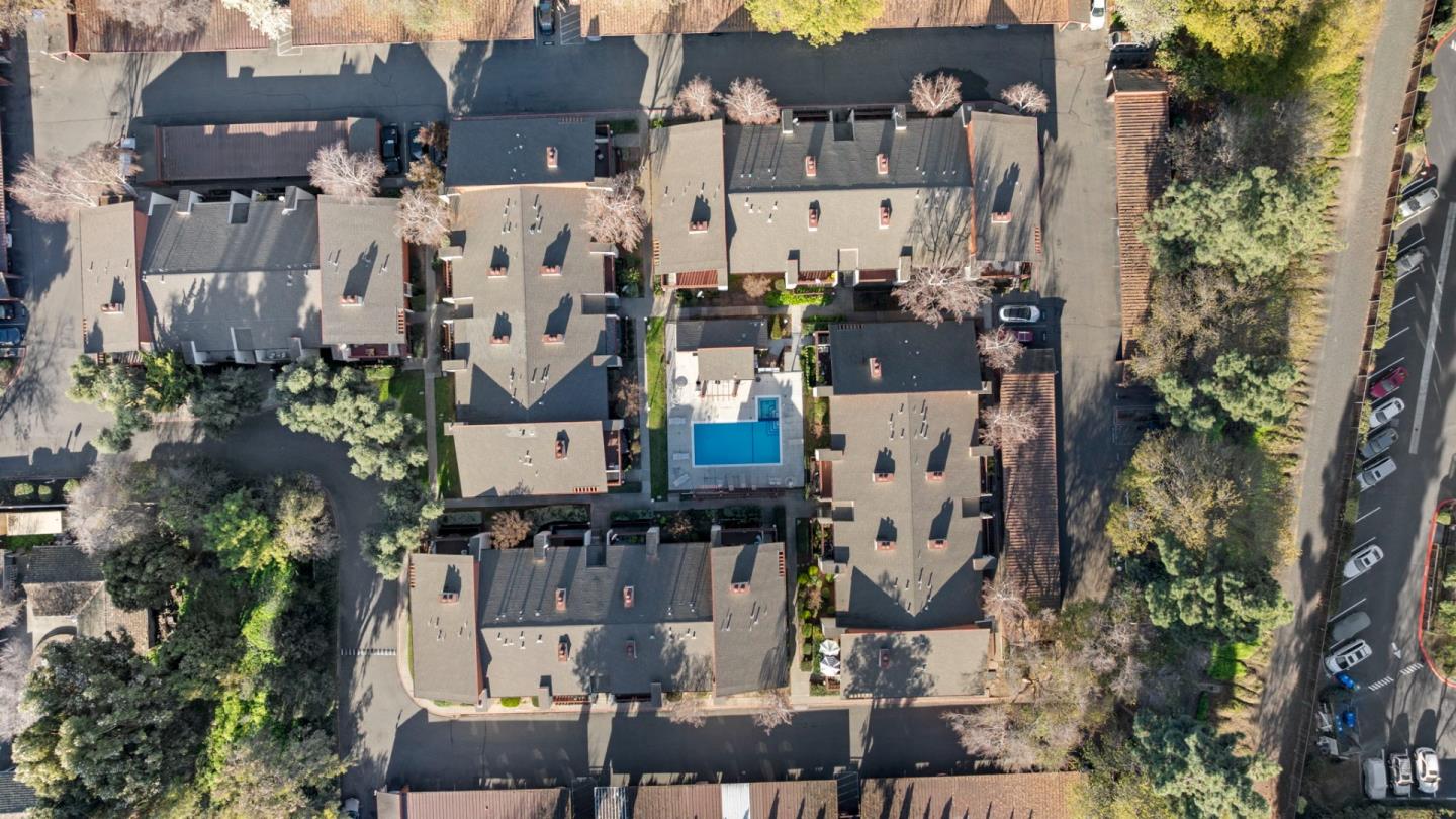 38616 COUNTRY Common