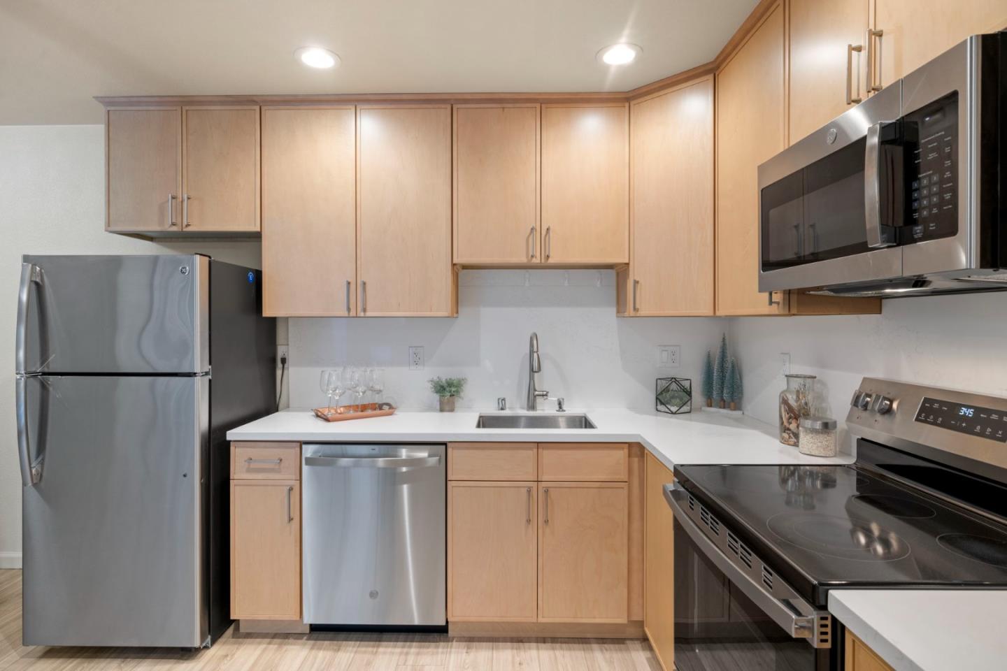 38616 COUNTRY Common