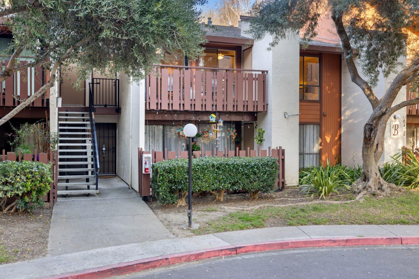 38616 COUNTRY Common