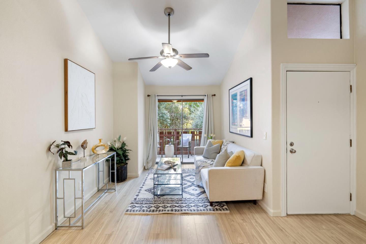 38616 COUNTRY Common