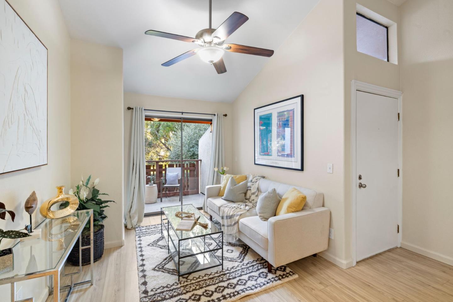 38616 COUNTRY Common