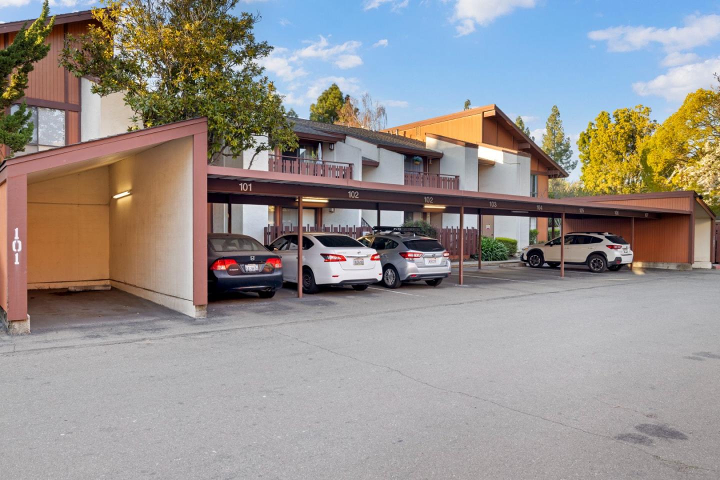 38616 COUNTRY Common