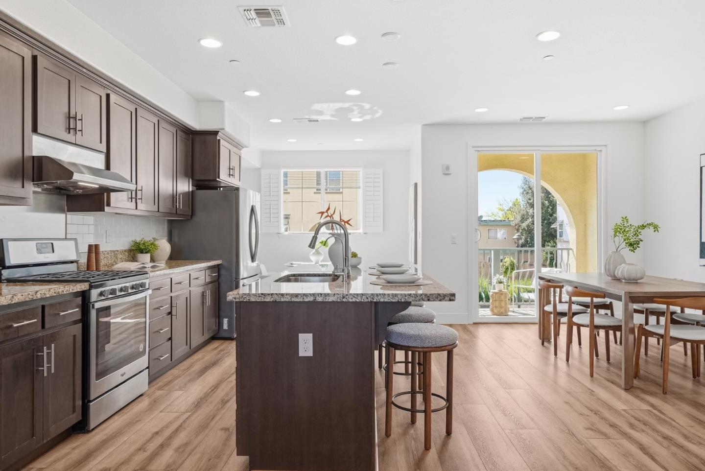 37616 Pimento Common