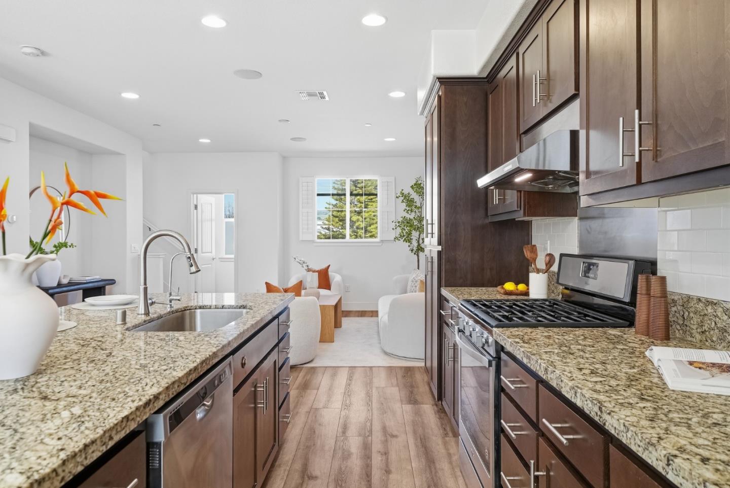 37616 Pimento Common