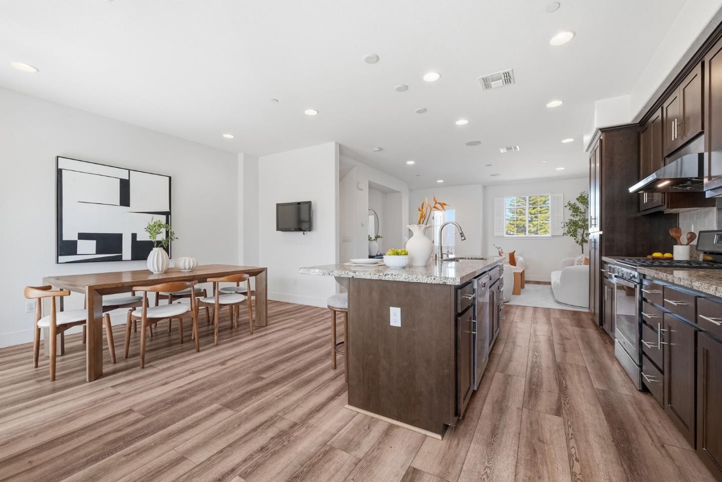 37616 Pimento Common