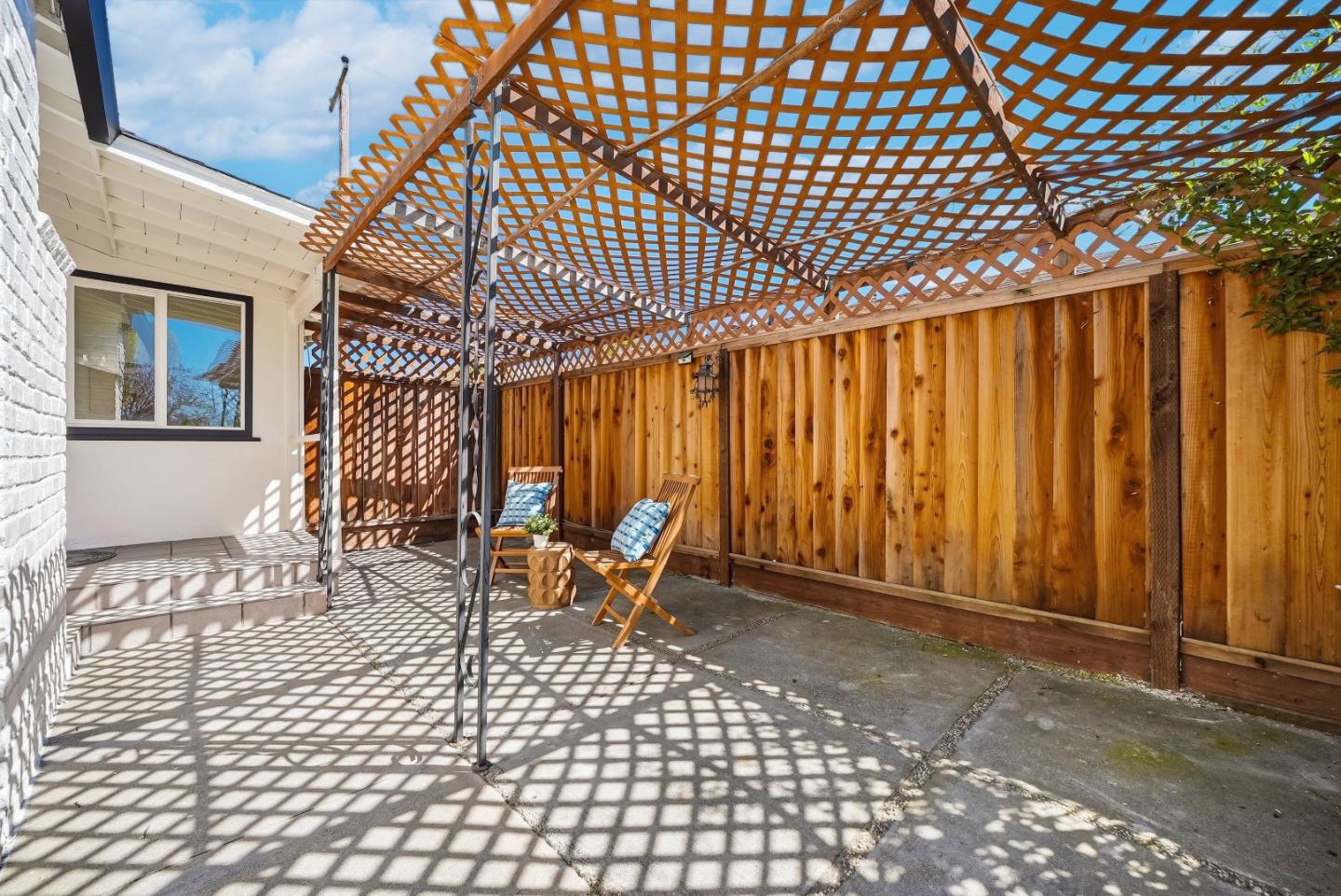 2177 Santa Cruz Avenue