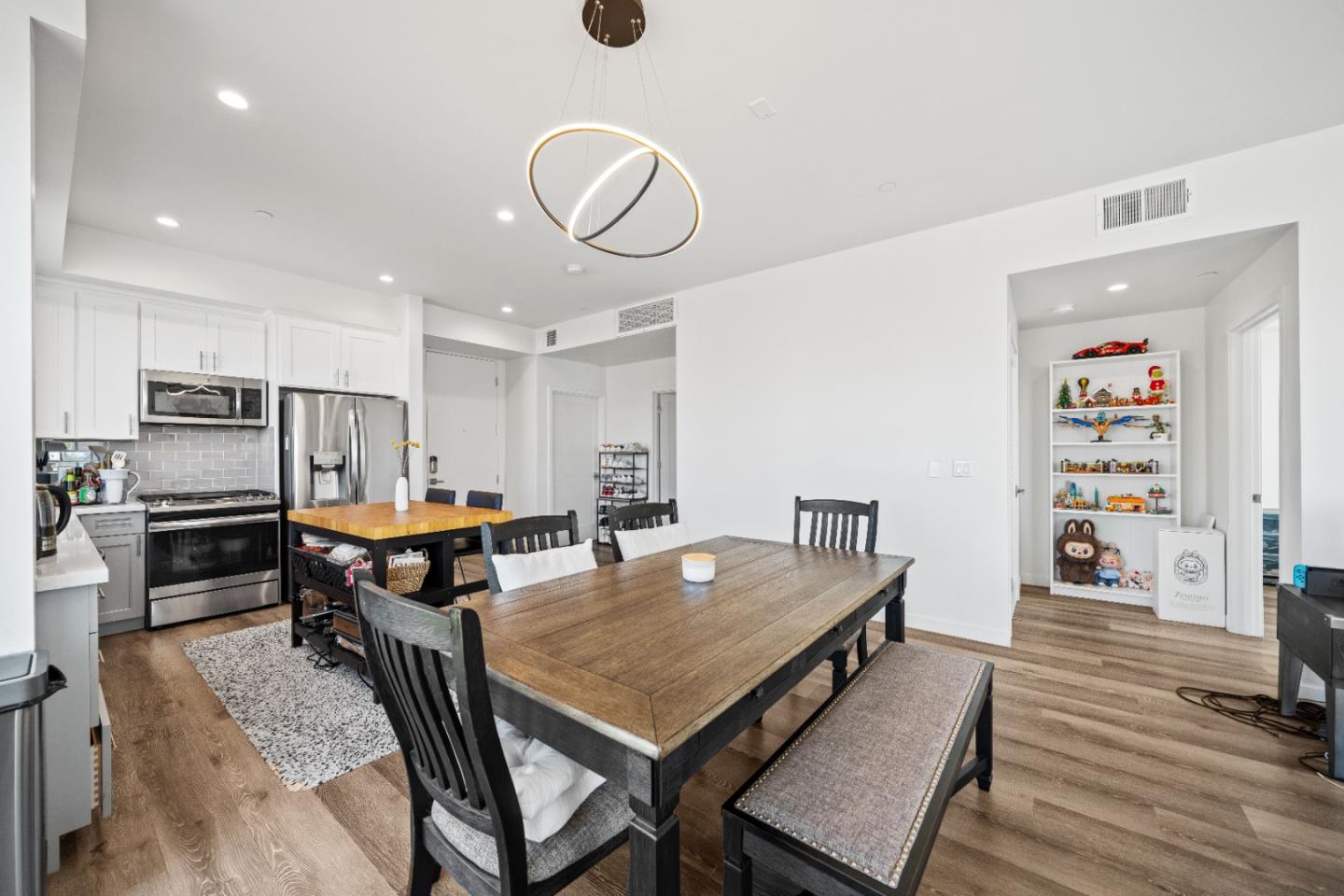 1055 South Serrano Avenue 305