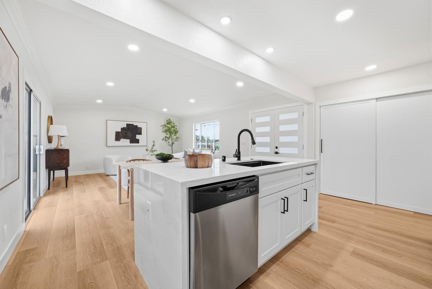 43252 Lindenwood Street