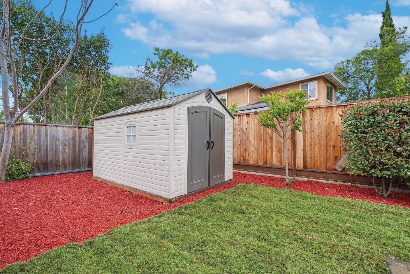 43252 Lindenwood Street