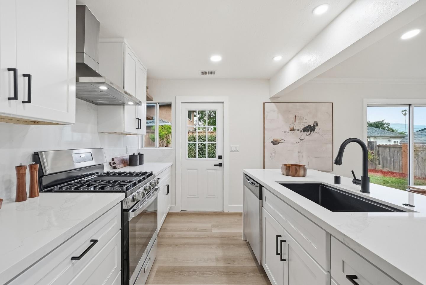 43252 Lindenwood Street