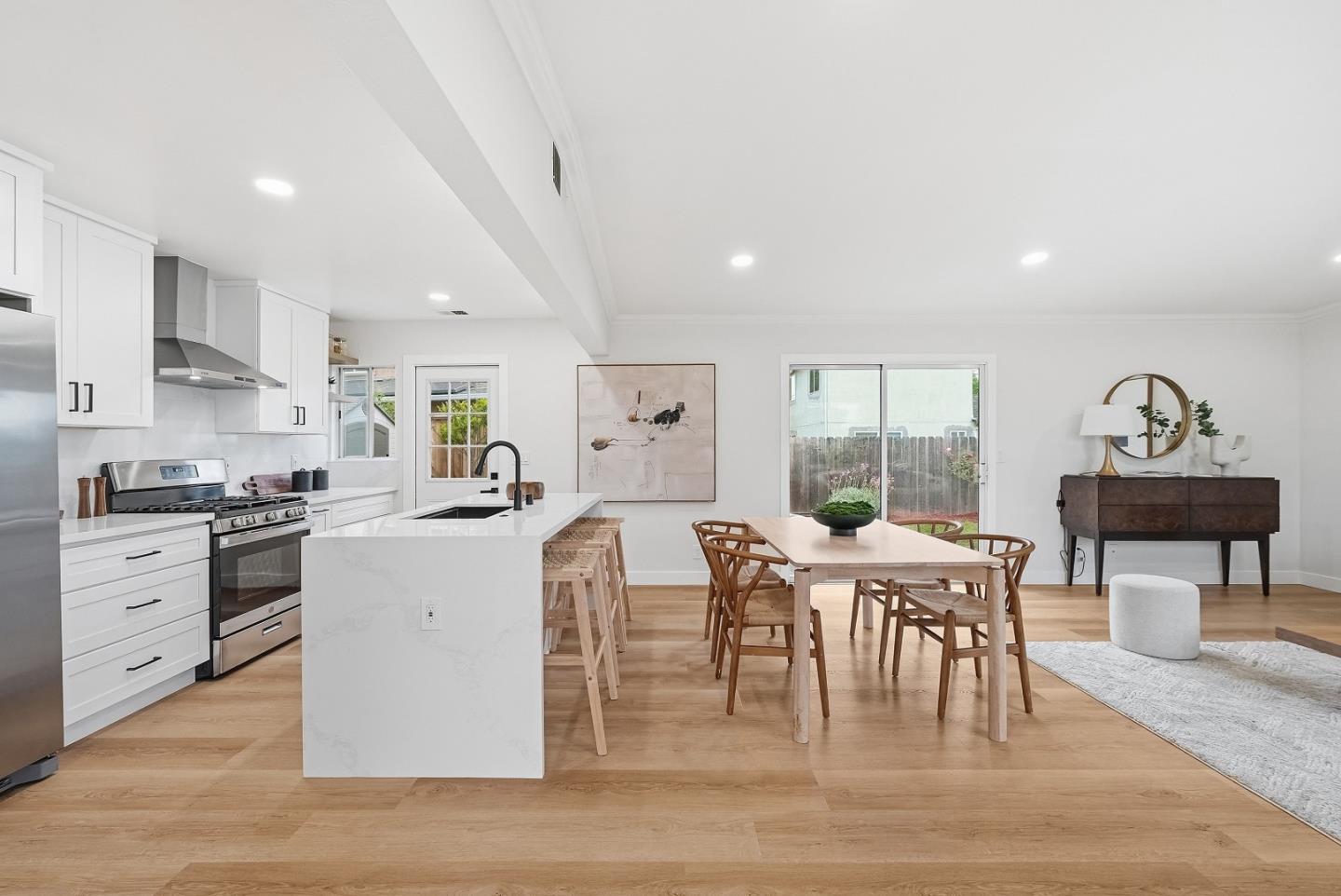 43252 Lindenwood Street