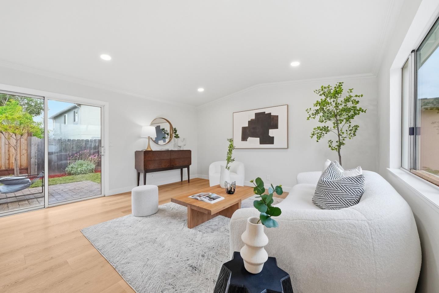 43252 Lindenwood Street