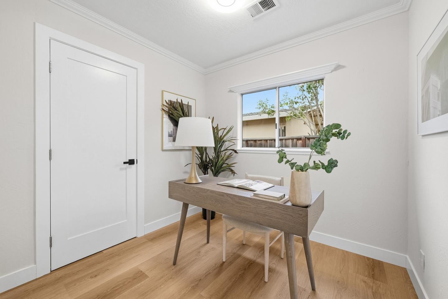 43252 Lindenwood Street