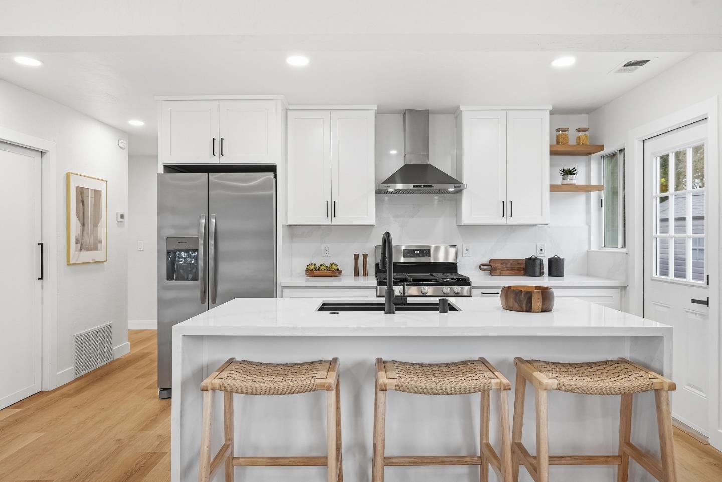 43252 Lindenwood Street