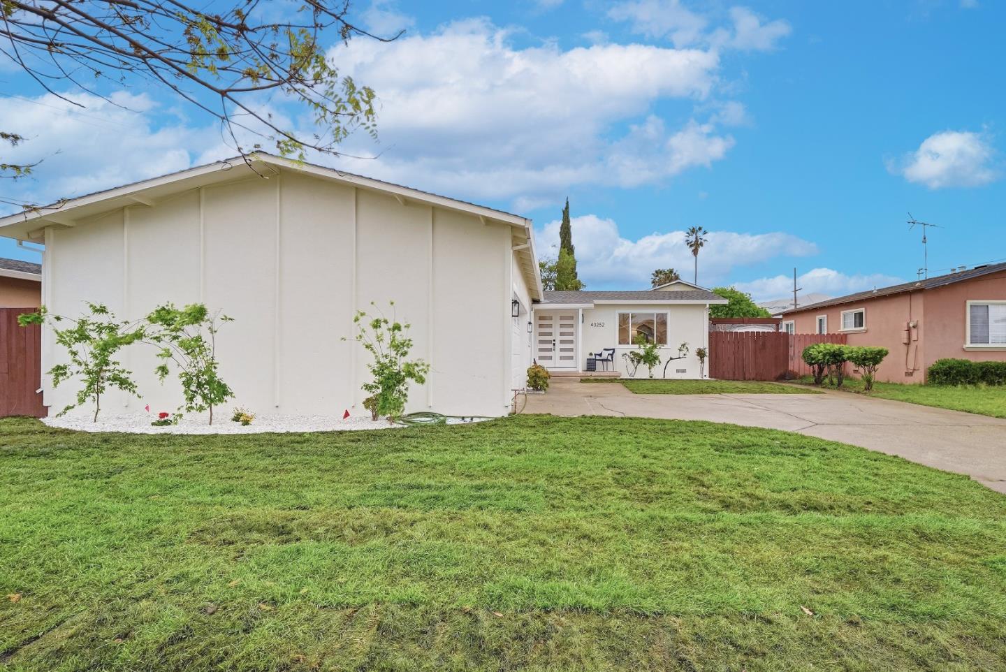 43252 Lindenwood Street