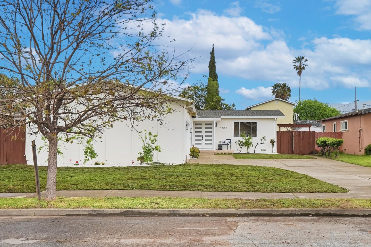 43252 Lindenwood Street