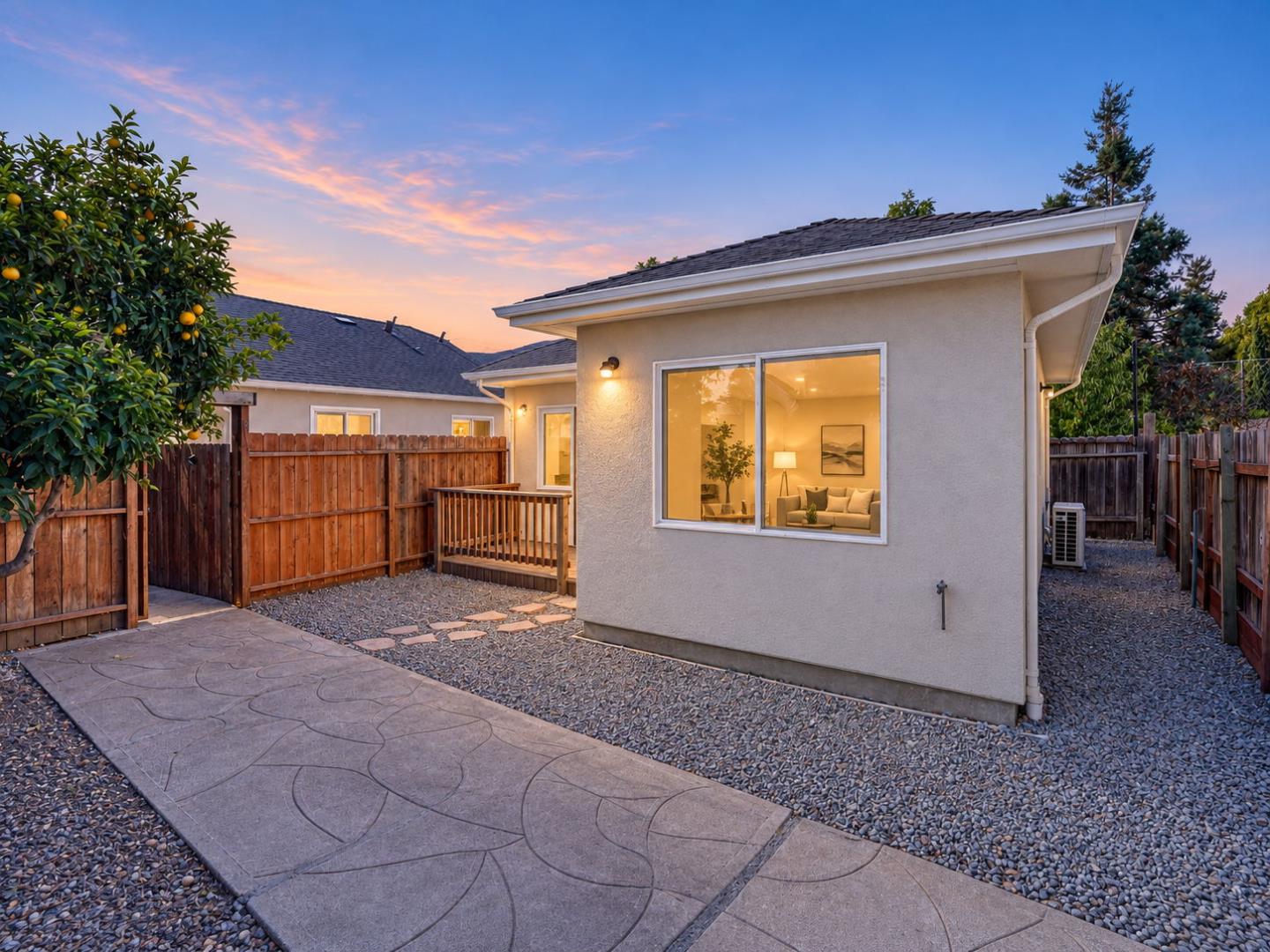 21692 Westfield Ave
