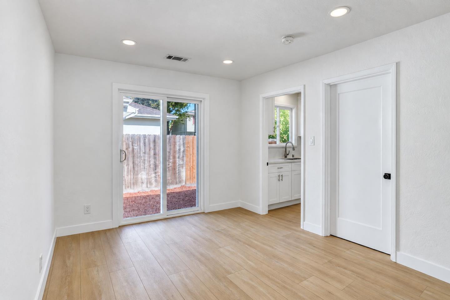 21692 Westfield Ave