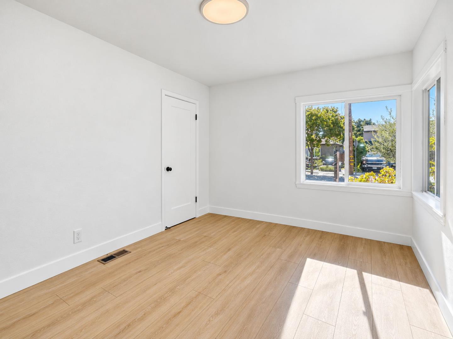 21692 Westfield Ave