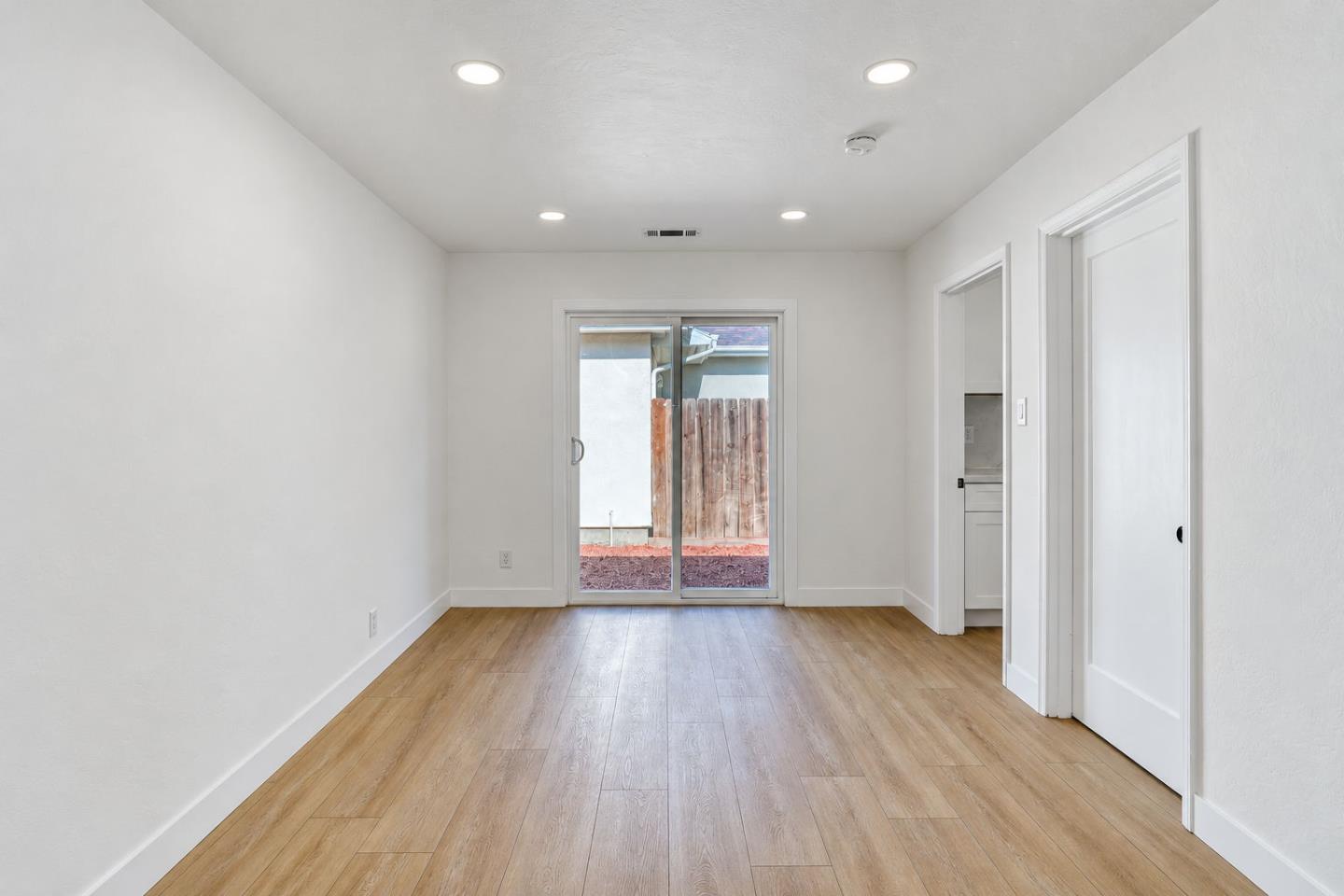 21692 Westfield Ave