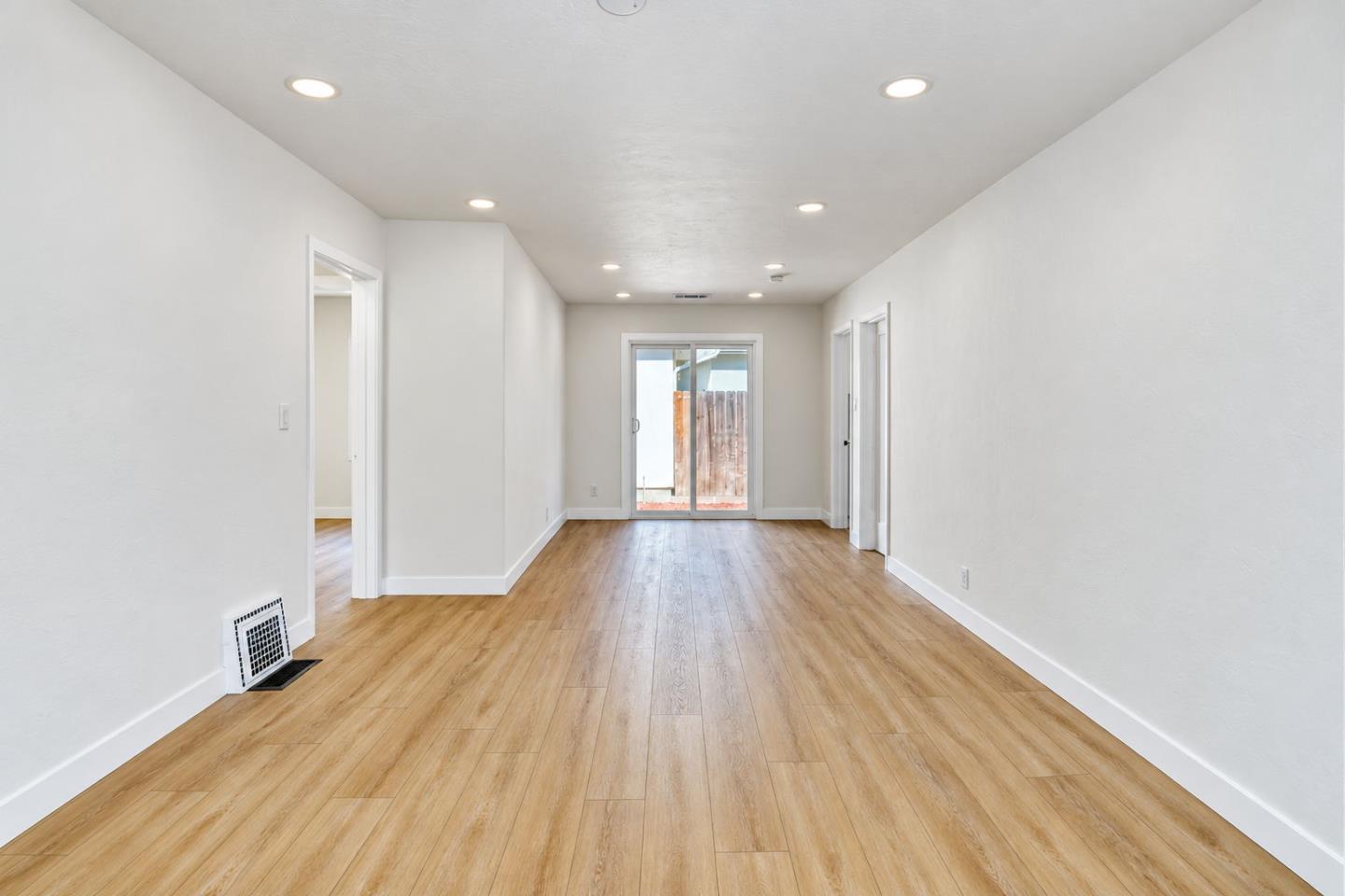 21692 Westfield Ave