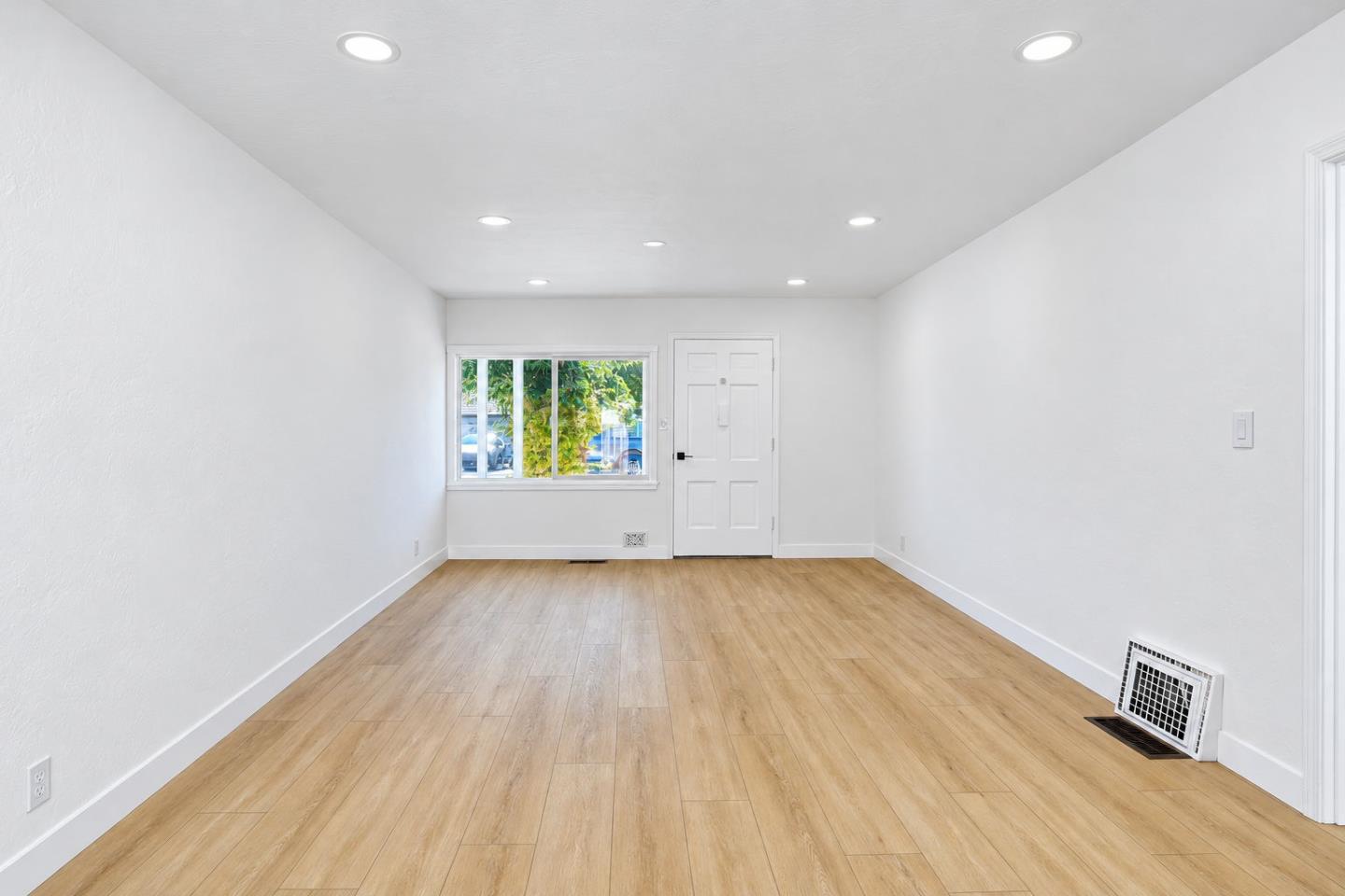 21692 Westfield Ave